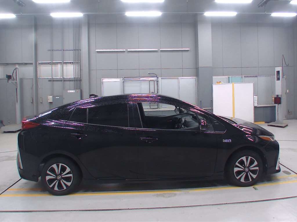 TOYOTA PRIUS PHV
