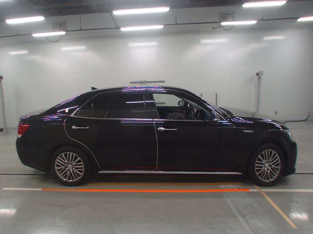 TOYOTA CROWN MAJESTA