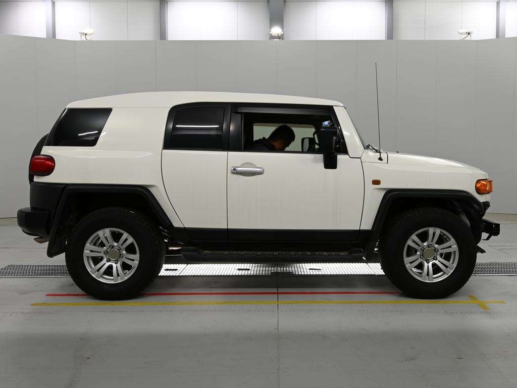 TOYOTA FJ CRUISER