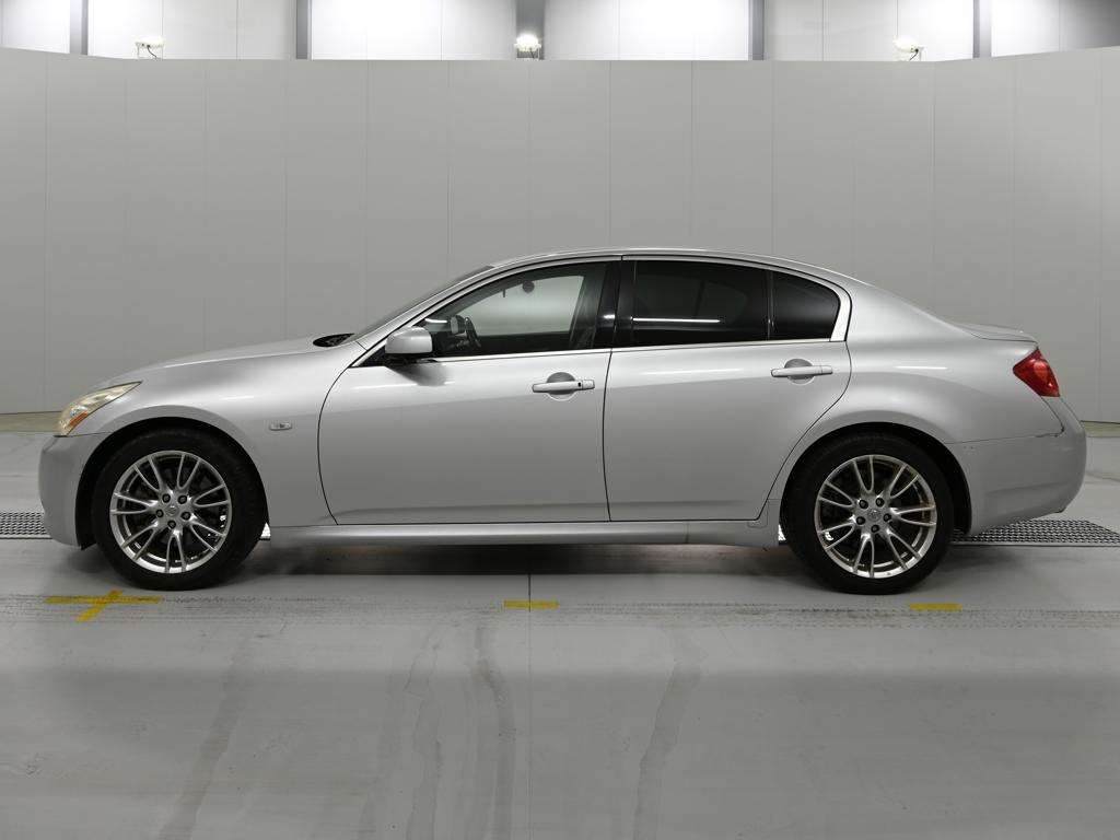 NISSAN SKYLINE