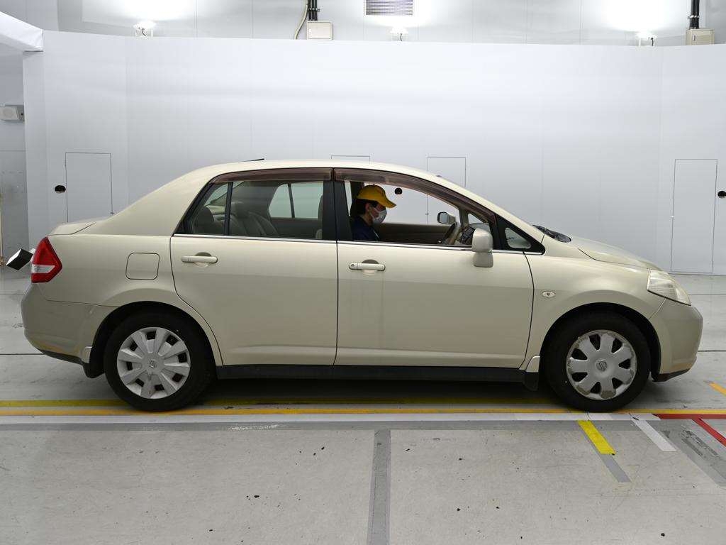 NISSAN TIIDA LATIO