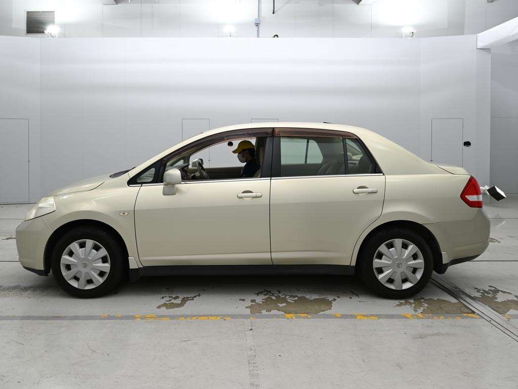 NISSAN TIIDA LATIO
