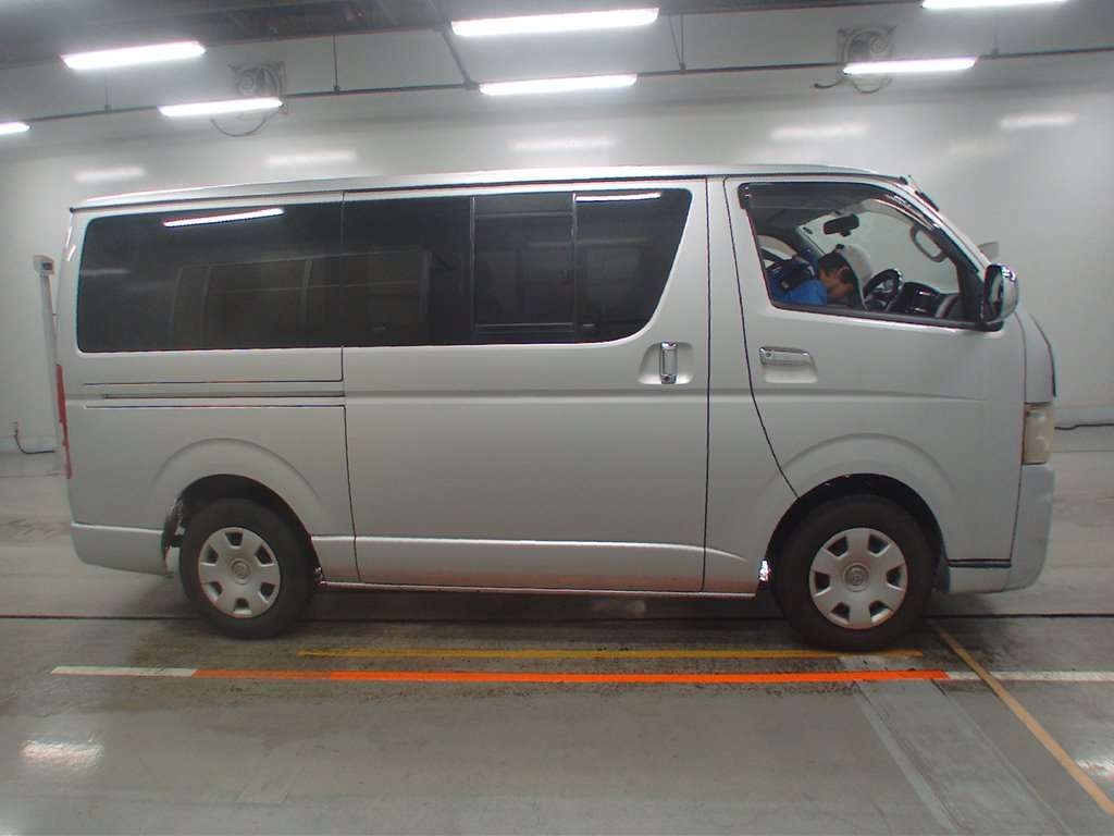 TOYOTA REGIUS ACE