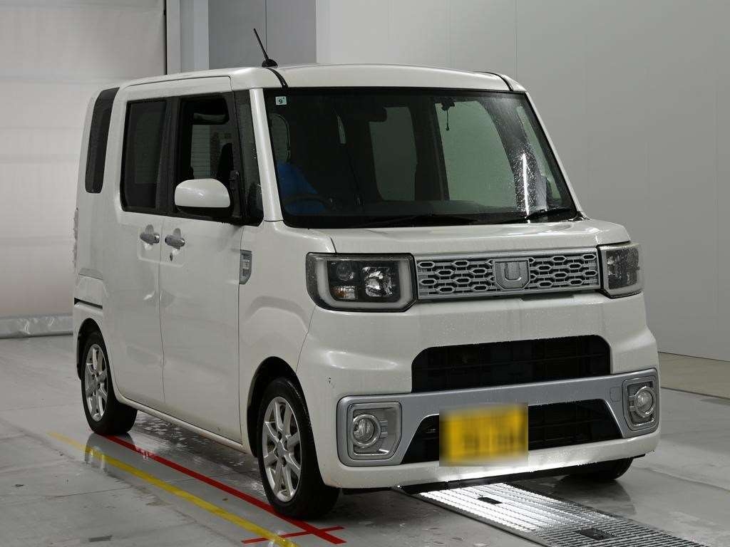 DAIHATSU WAKE
