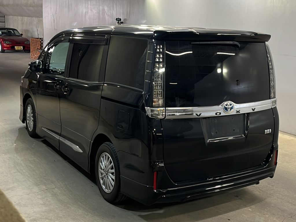 TOYOTA VOXY