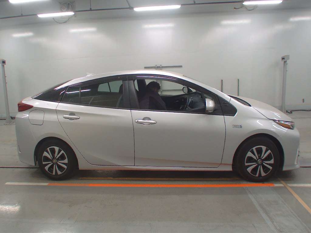 TOYOTA PRIUS PHV