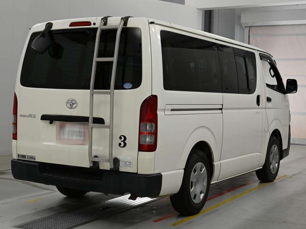 TOYOTA REGIUS ACE