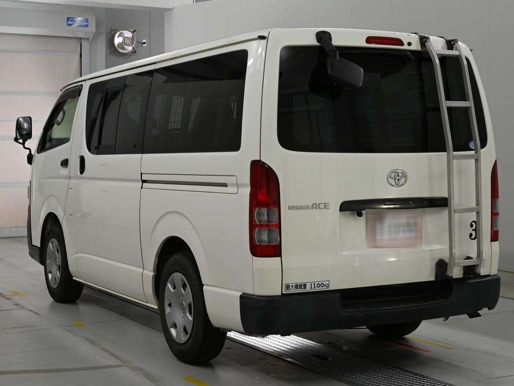 TOYOTA REGIUS ACE
