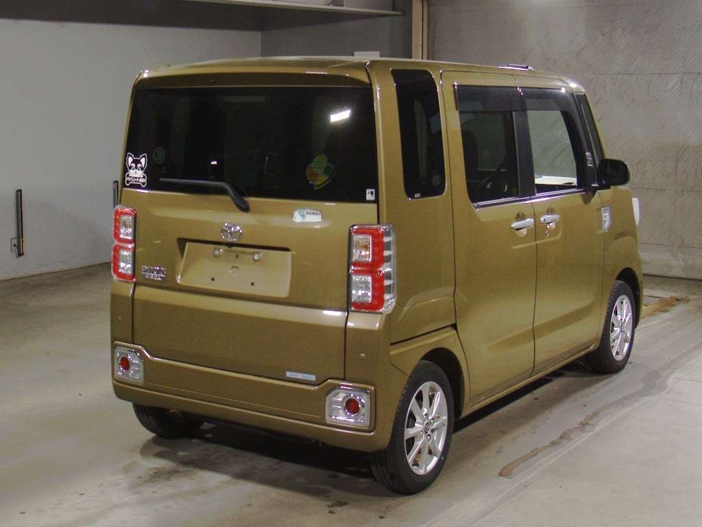 TOYOTA PIXIS MEGA