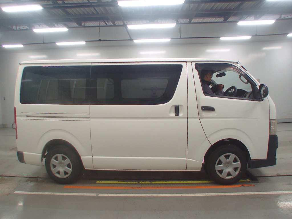 TOYOTA REGIUS ACE