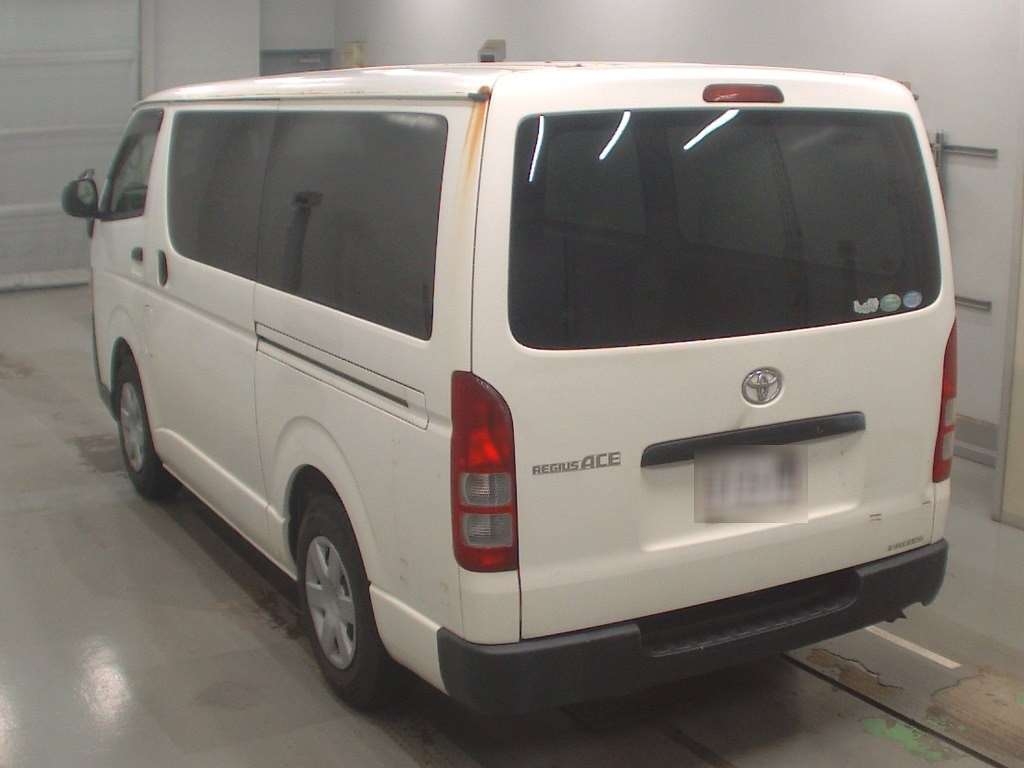 TOYOTA REGIUS ACE