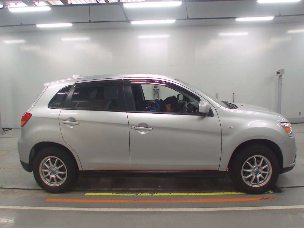 MITSUBISHI RVR