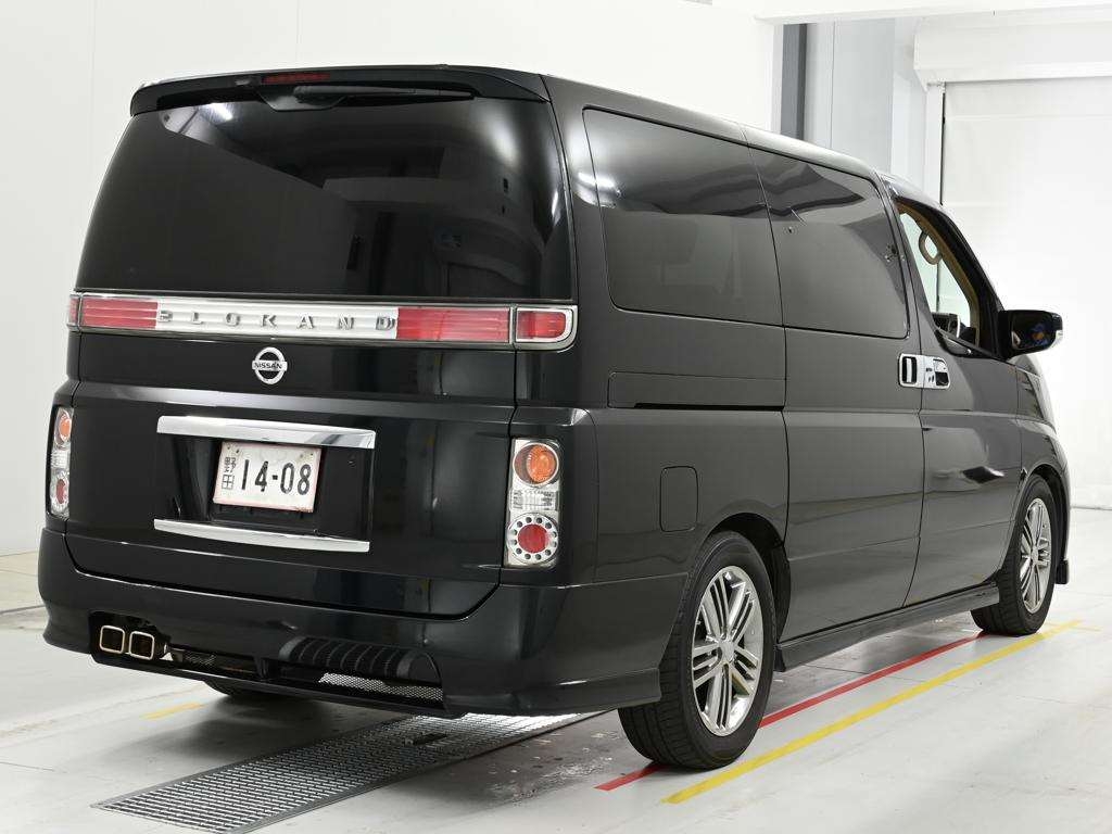 NISSAN ELGRAND
