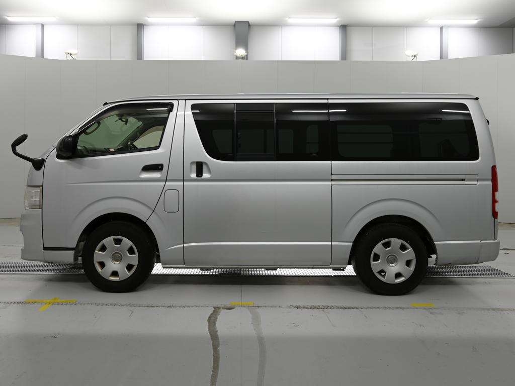 TOYOTA REGIUS ACE