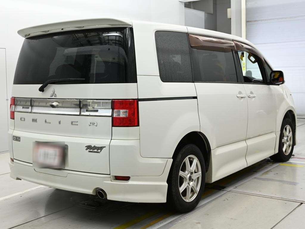 MITSUBISHI DELICA D:5