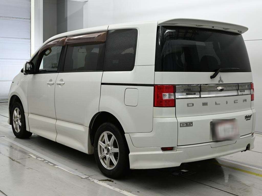 MITSUBISHI DELICA D:5