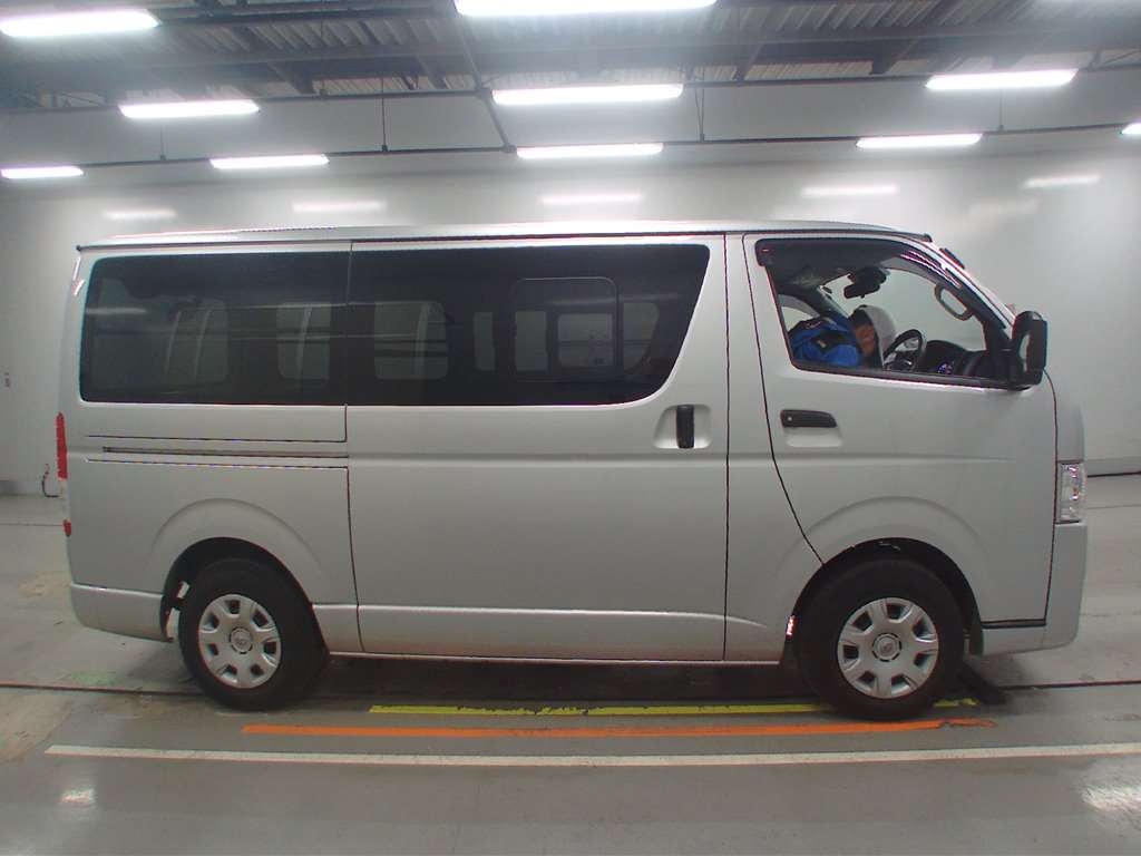 TOYOTA REGIUS ACE