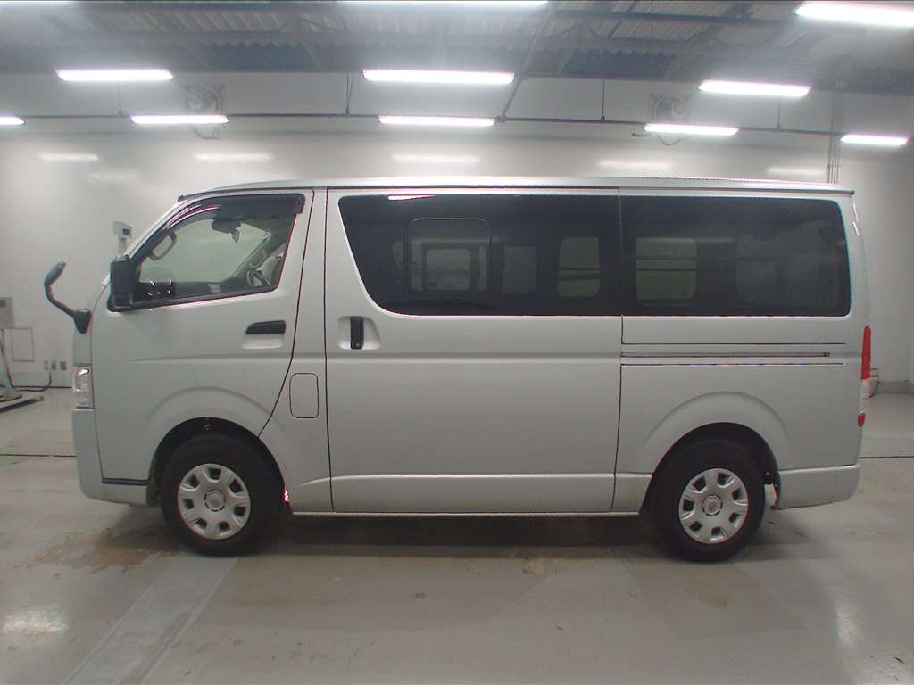 TOYOTA REGIUS ACE