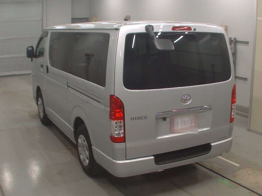 TOYOTA REGIUS ACE
