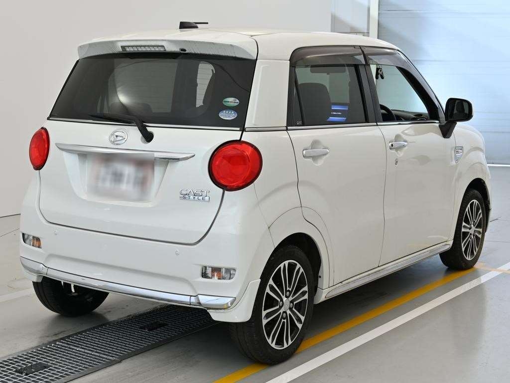 DAIHATSU CAST