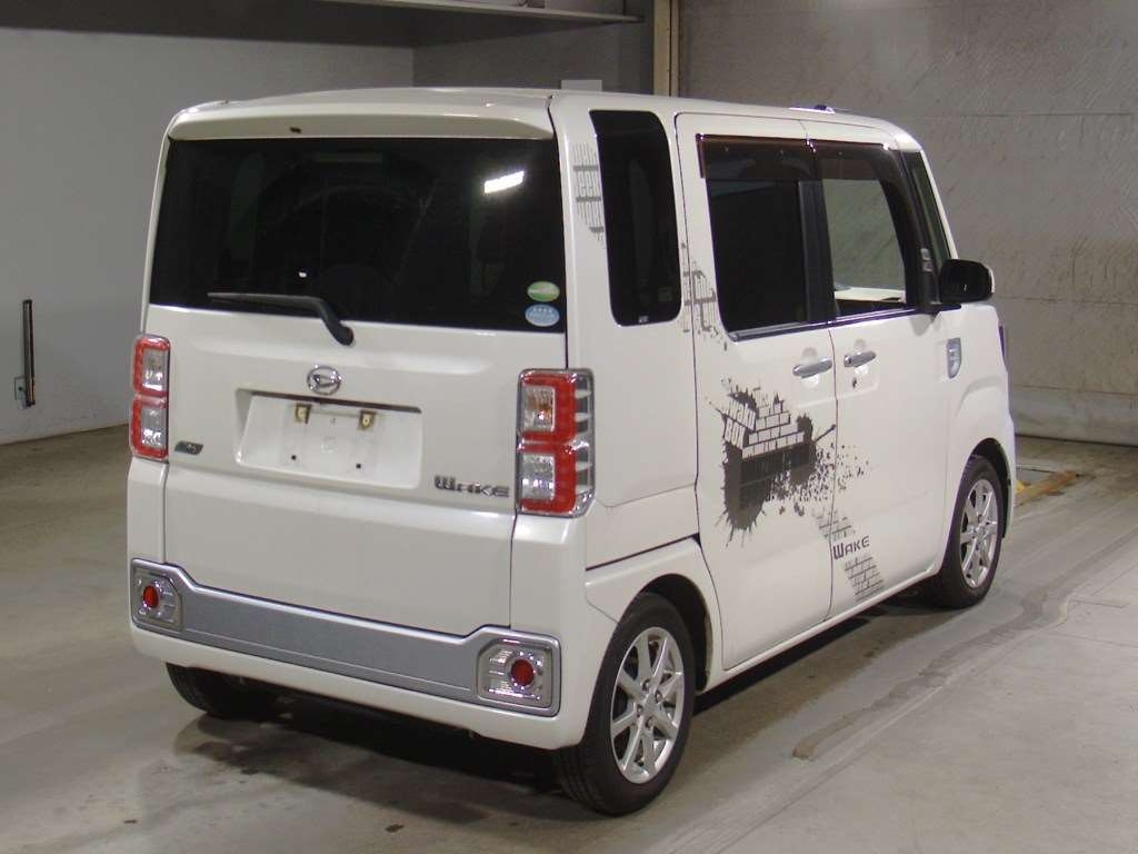 DAIHATSU WAKE