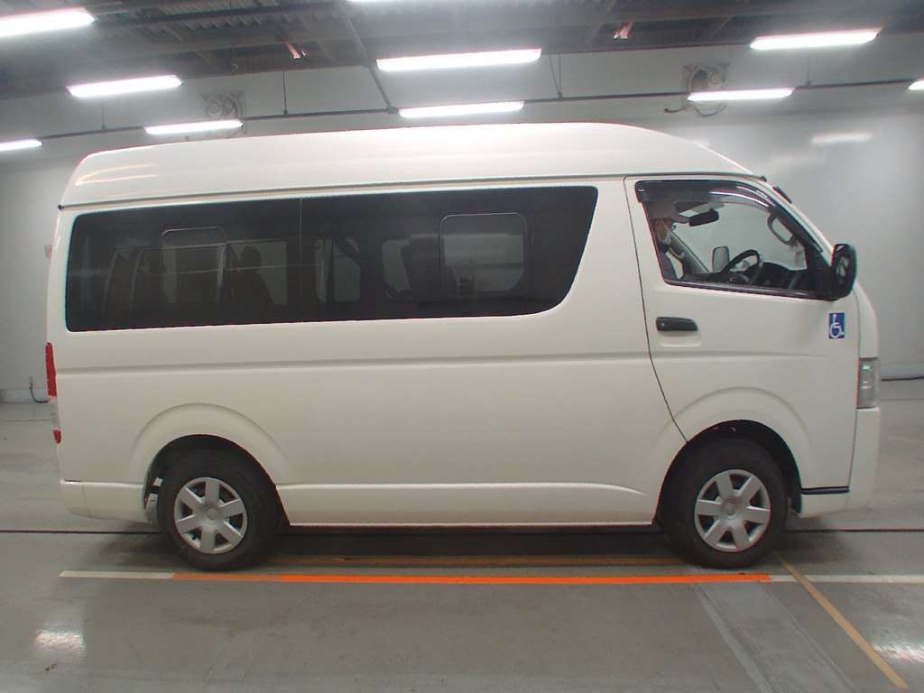 TOYOTA REGIUS ACE