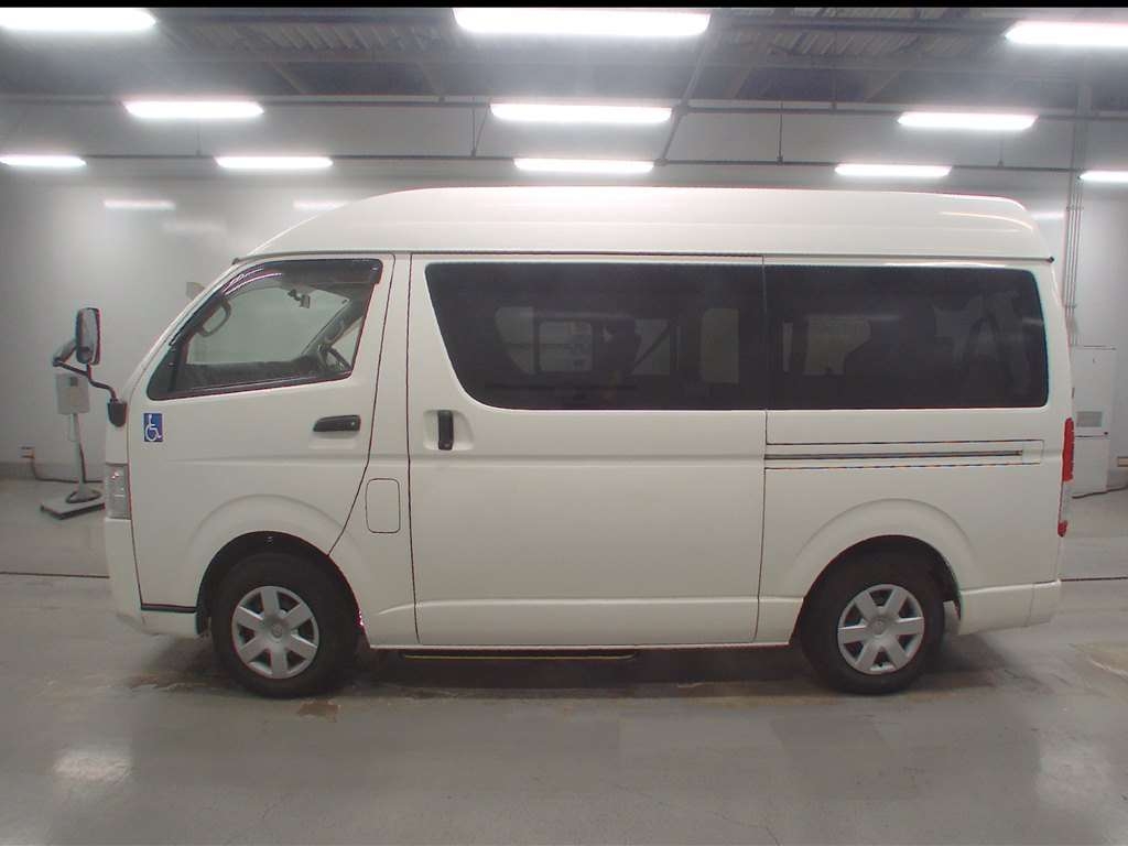 TOYOTA REGIUS ACE