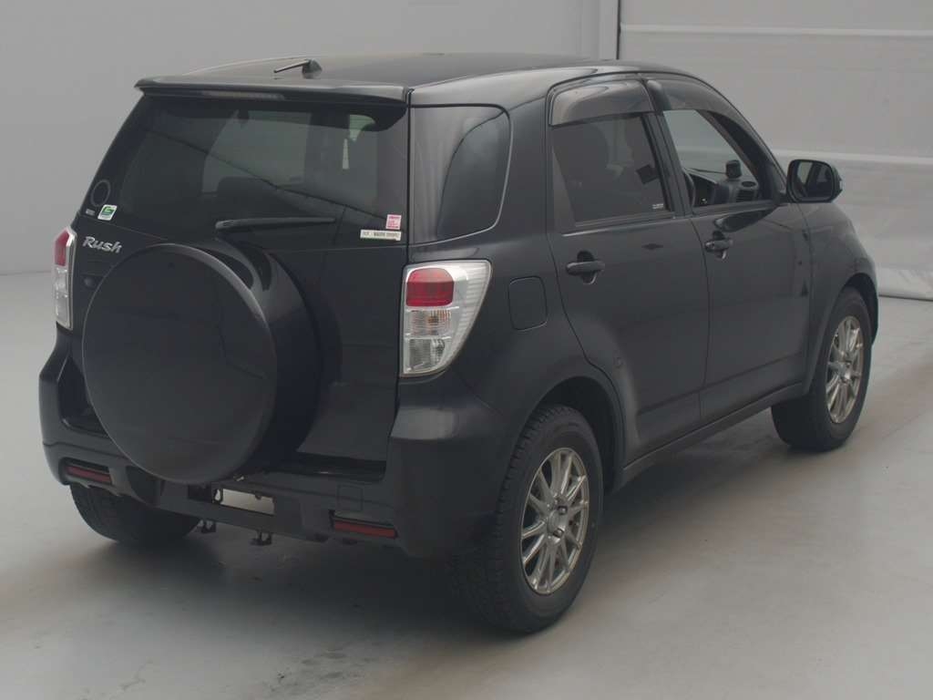 TOYOTA RUSH