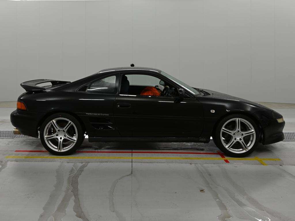 TOYOTA MR2