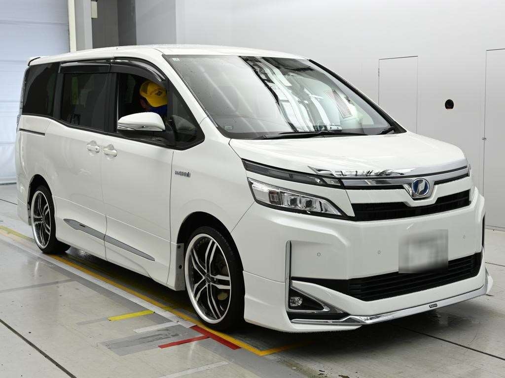 TOYOTA VOXY