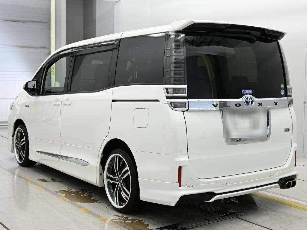 TOYOTA VOXY
