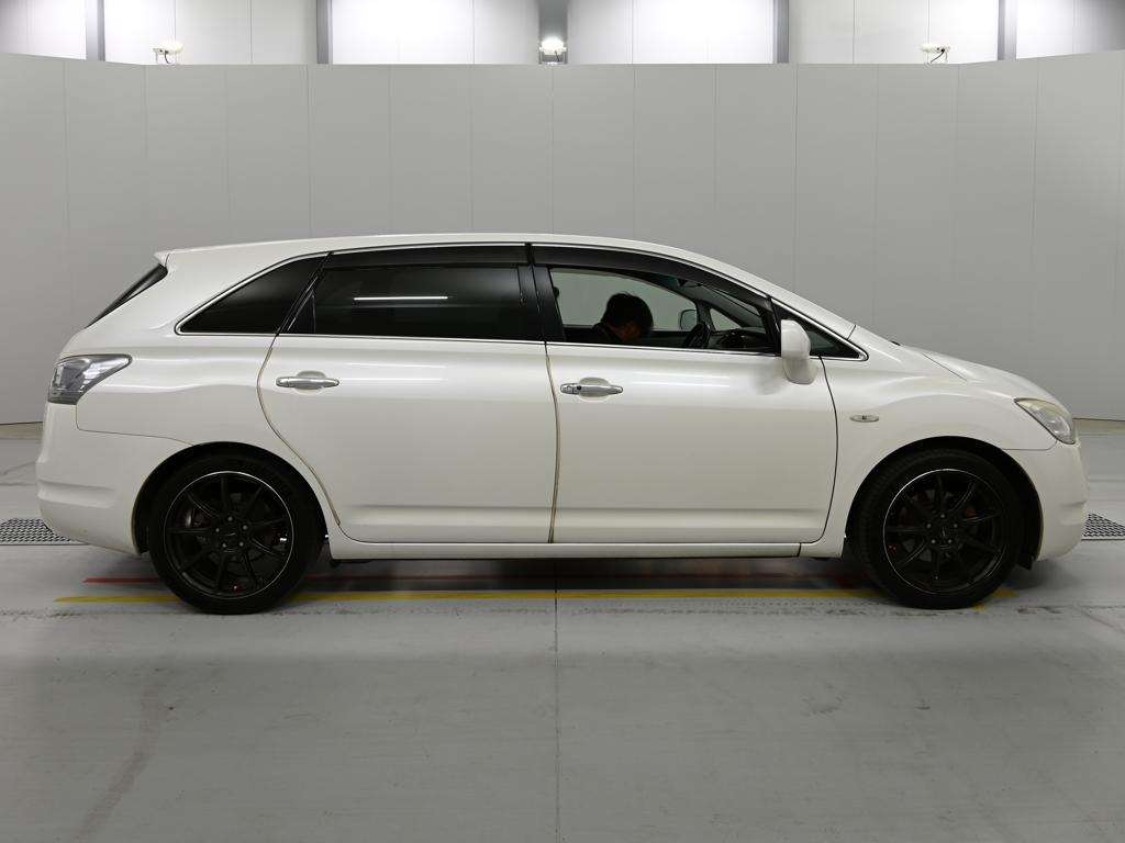 TOYOTA MARK X ZIO