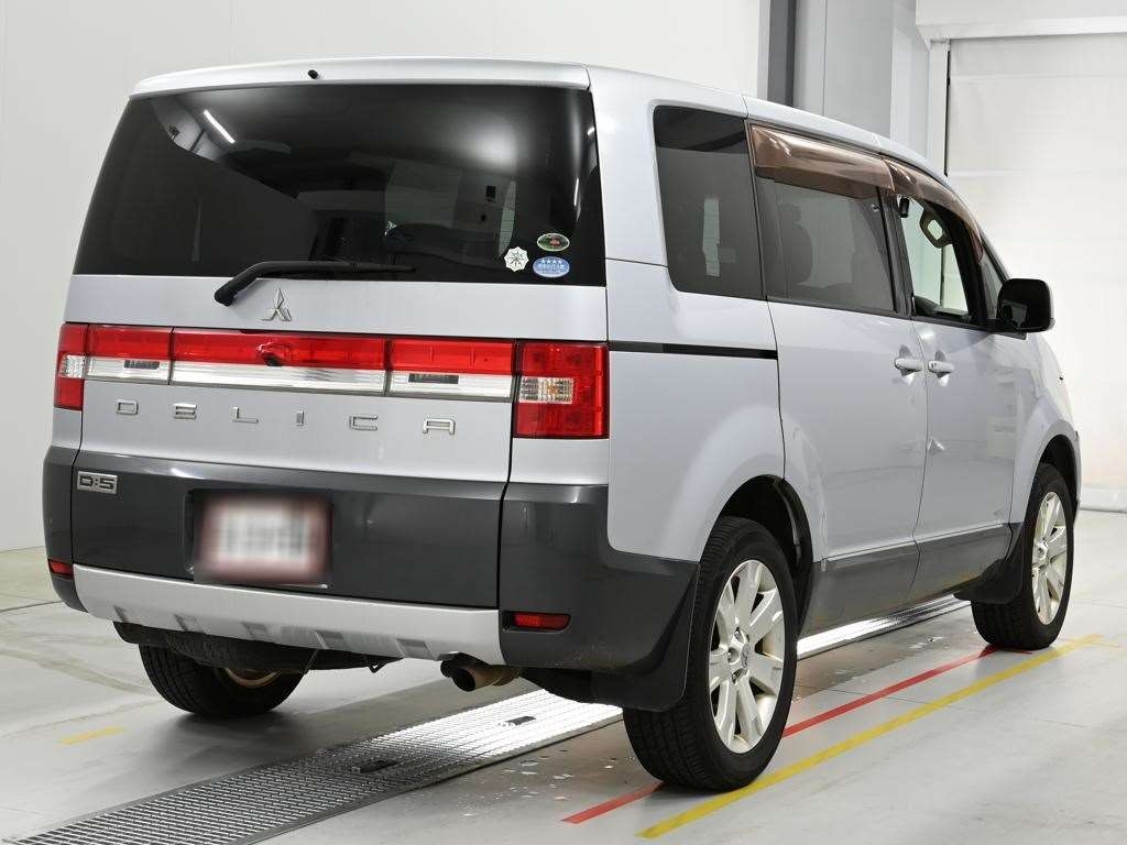 MITSUBISHI DELICA D:5