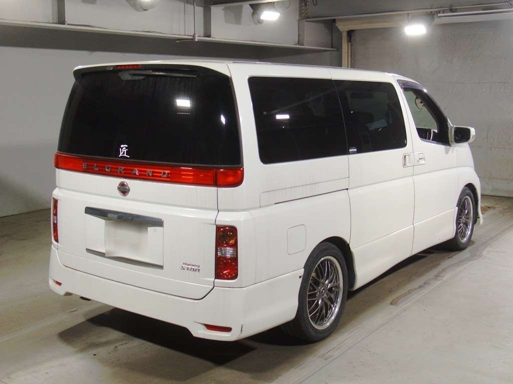 NISSAN ELGRAND