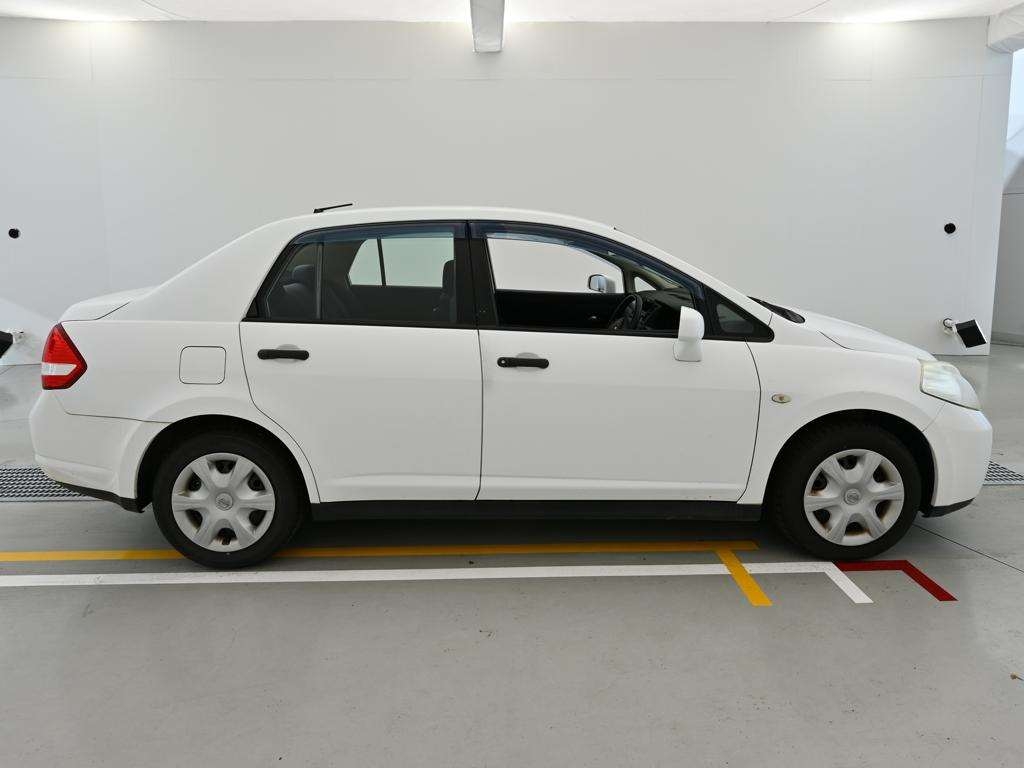 NISSAN TIIDA LATIO