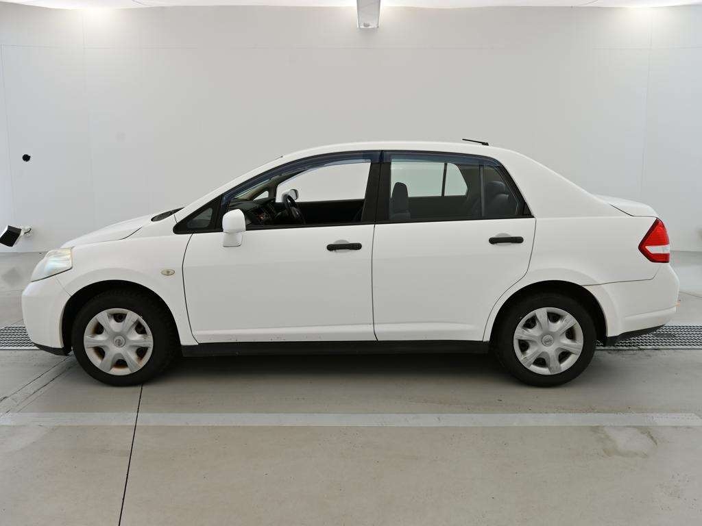 NISSAN TIIDA LATIO