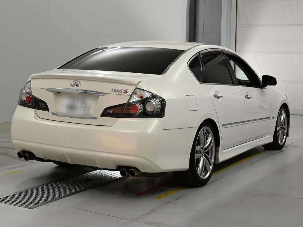 NISSAN FUGA