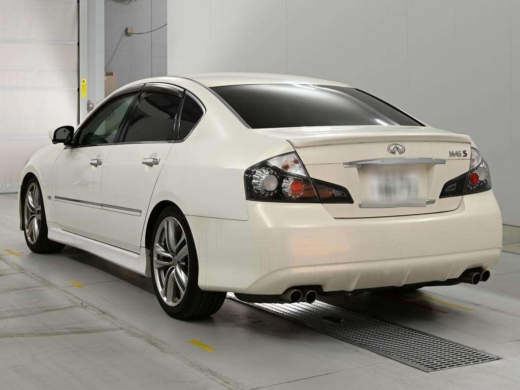 NISSAN FUGA
