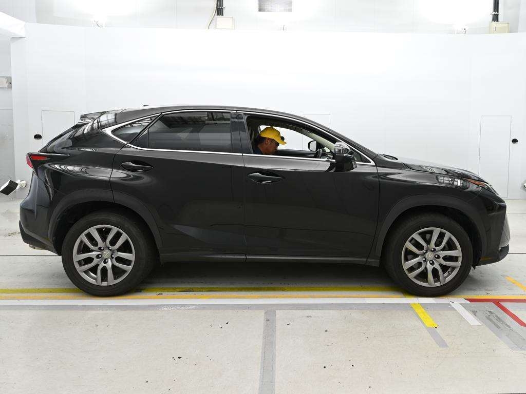 LEXUS NX200T