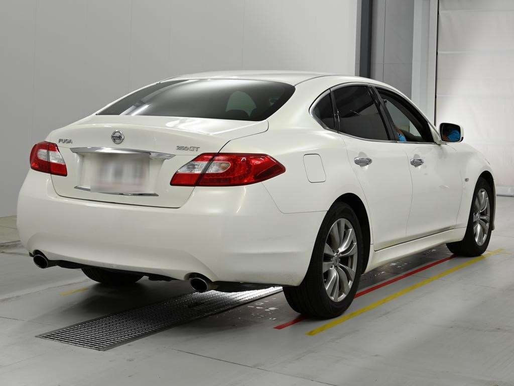 NISSAN FUGA