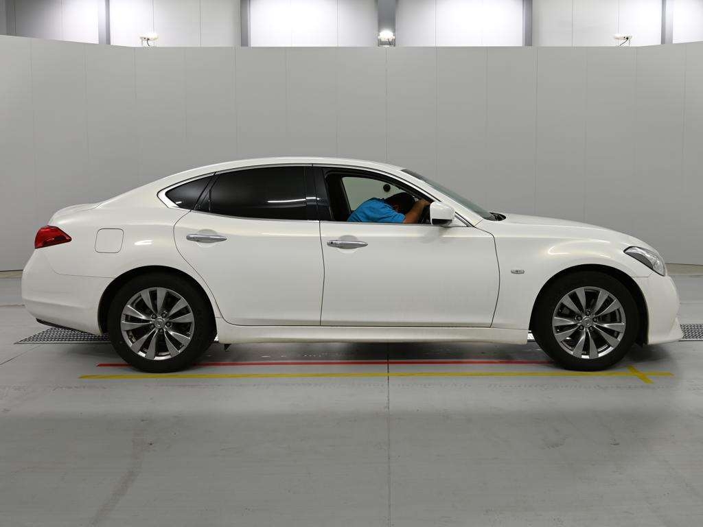 NISSAN FUGA