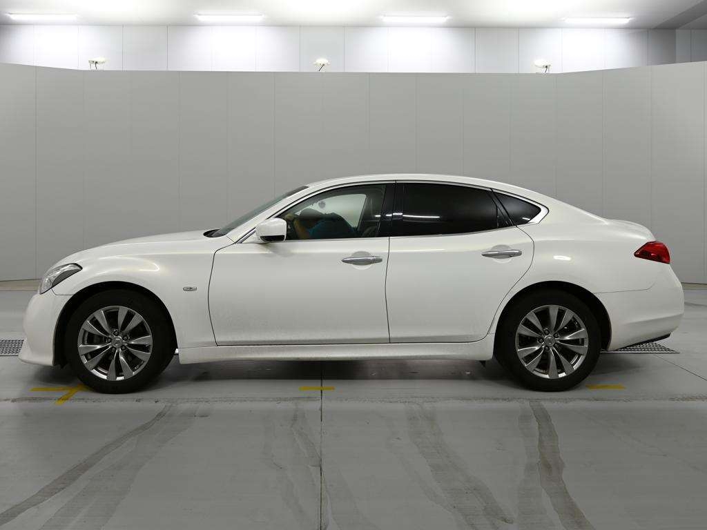 NISSAN FUGA