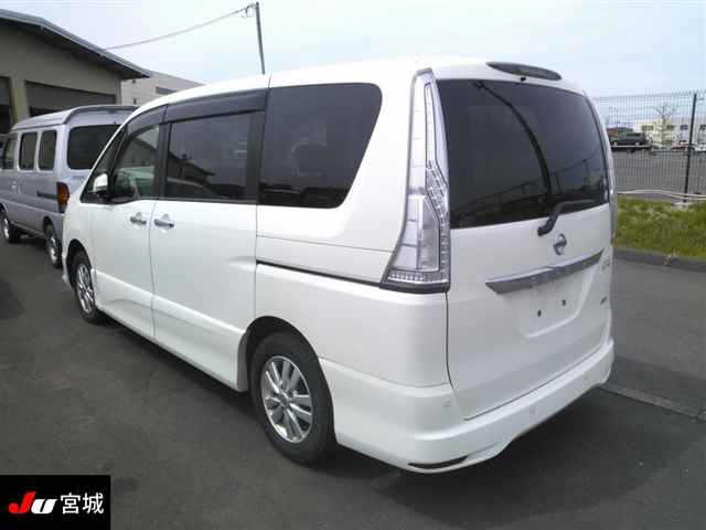 NISSAN SERENA