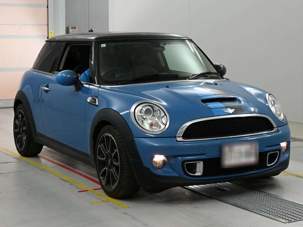 MINI HATCH