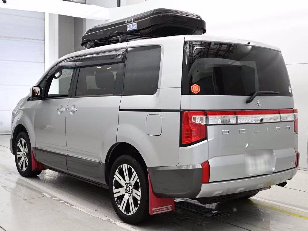 MITSUBISHI DELICA D:5