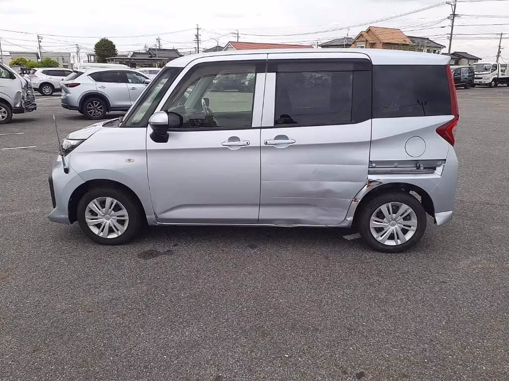 TOYOTA ROOMY