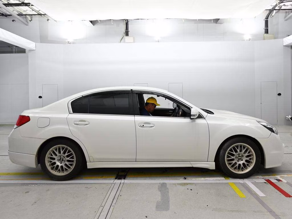 SUBARU LEGACY B4