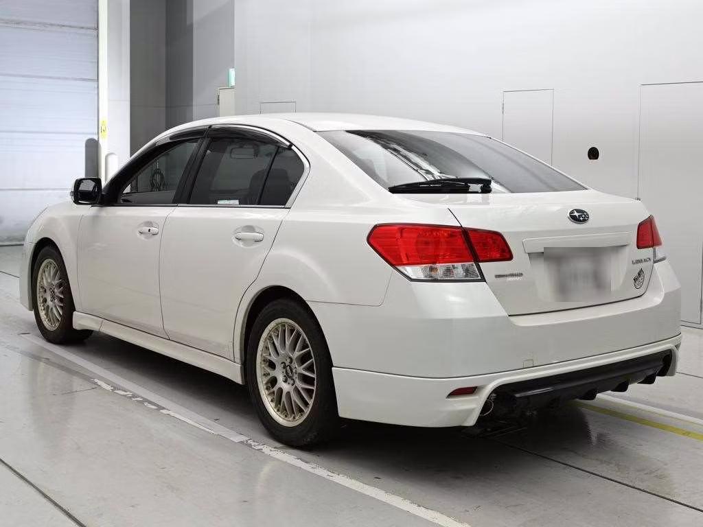 SUBARU LEGACY B4