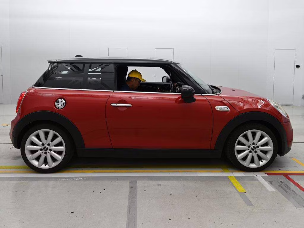 MINI HATCH