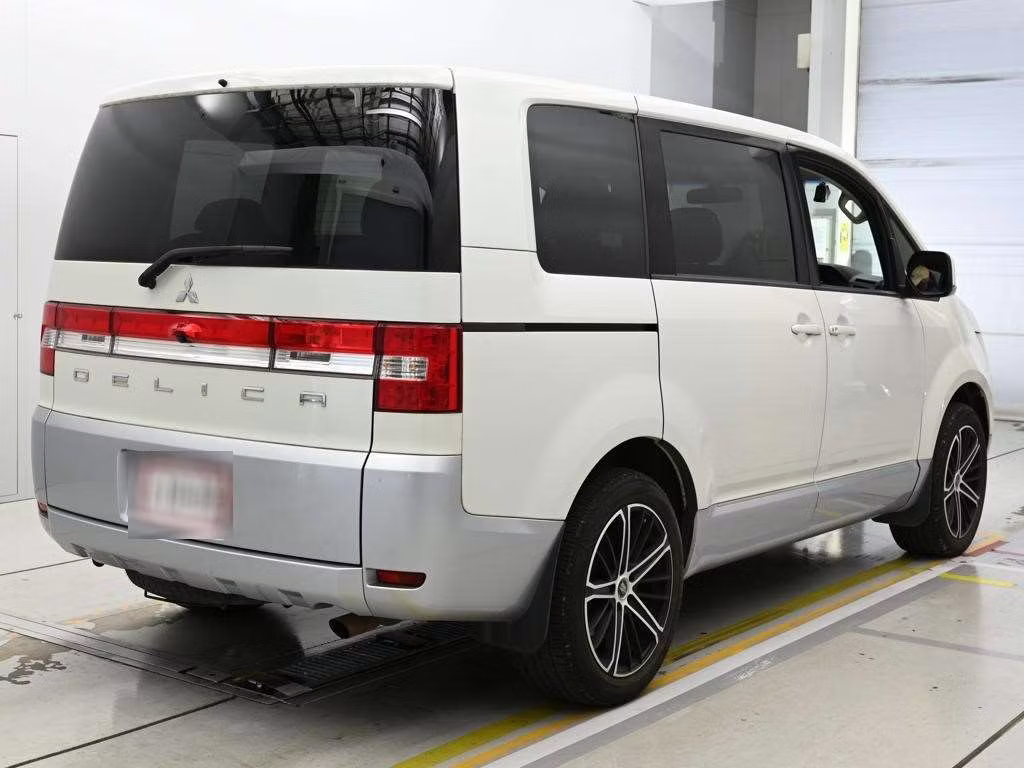 MITSUBISHI DELICA D:5
